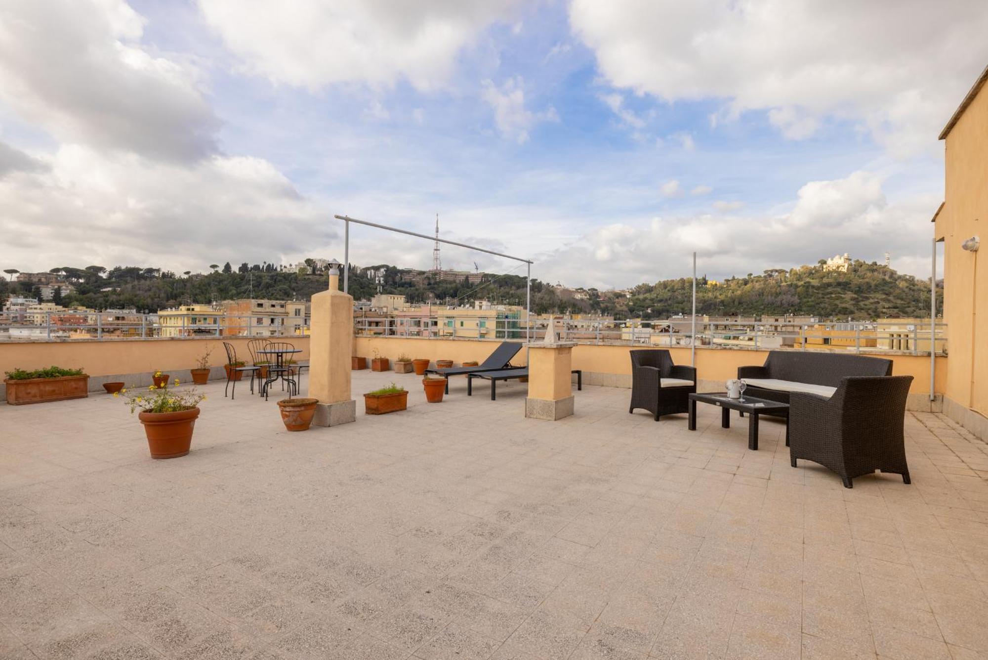 Top Floor Apt With Rooftop Terrace Near St. Peter Rome Exterior photo